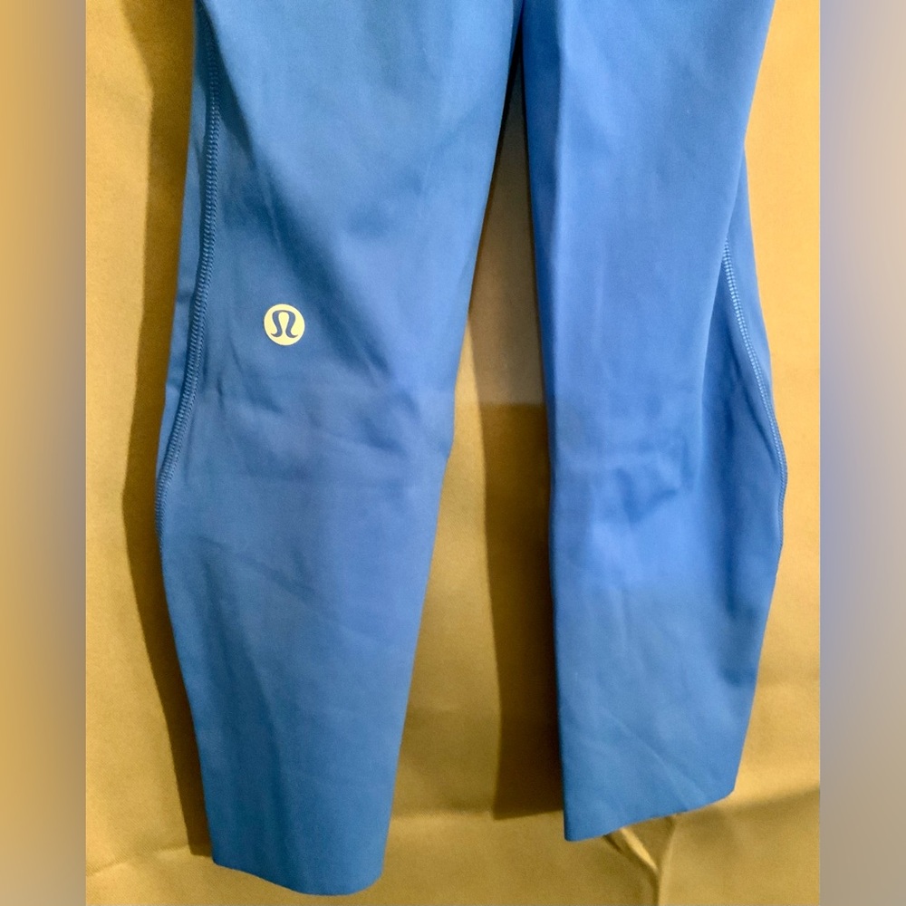 Lululemon Women's Blue leggings